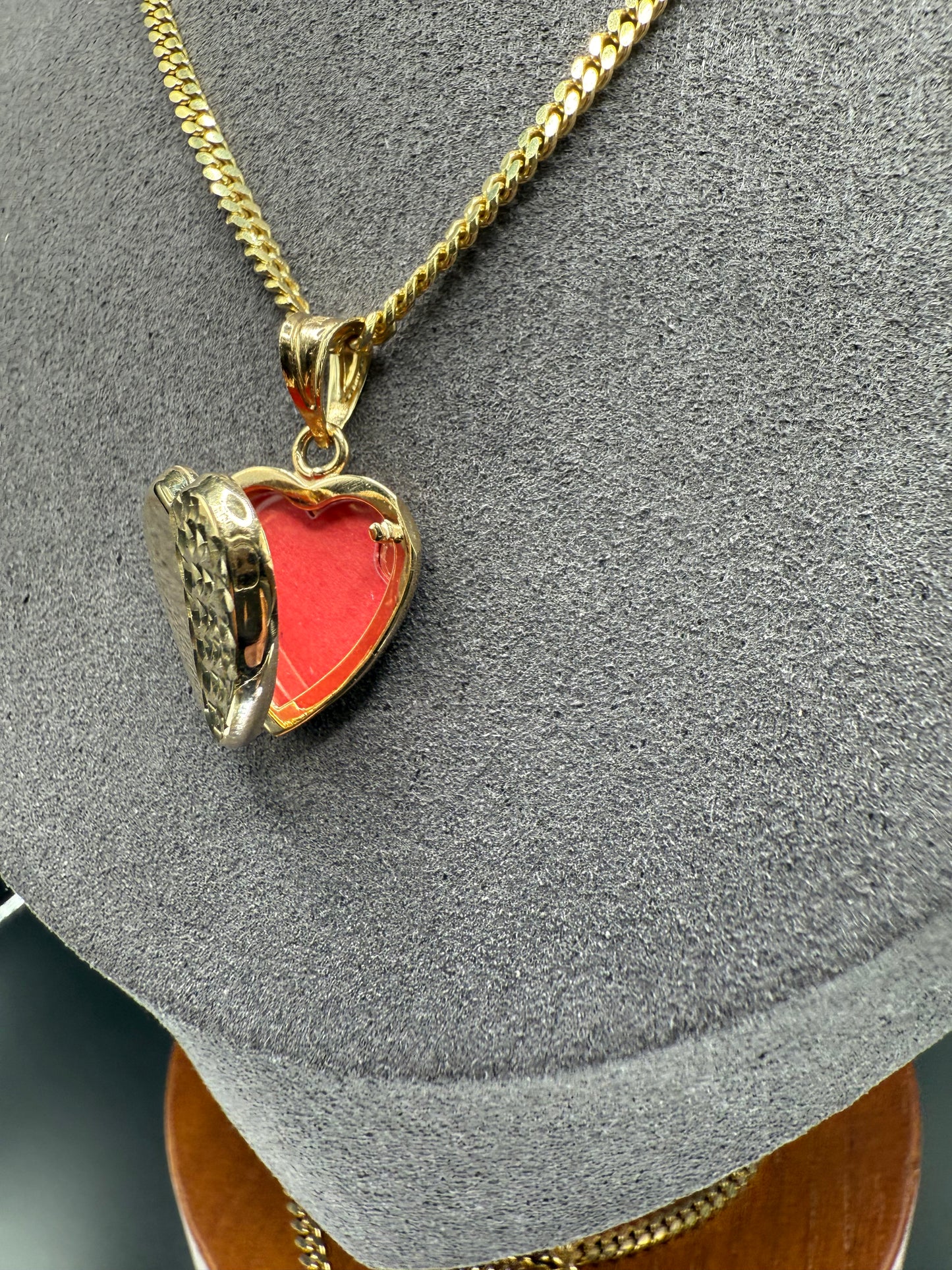 10K Gold Fancy Heart Locket