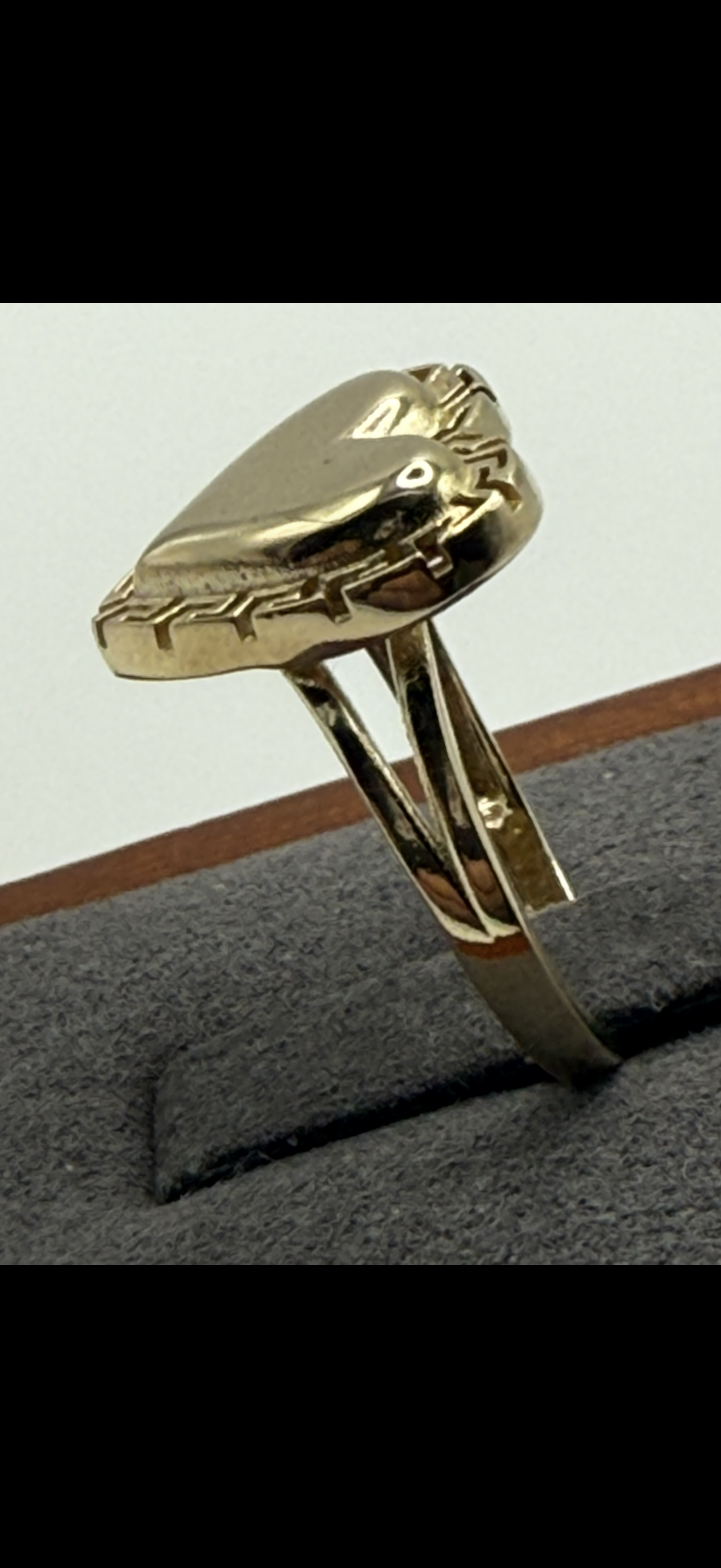 10K Gold Heart with Fancy Border Ring